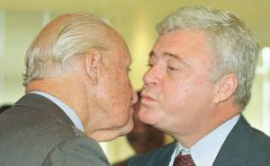 Havelange e Ricardo Teixeira, seu ex-genro. (Foto: Patrícia Santos - 8.jun.1999/Folhapress)