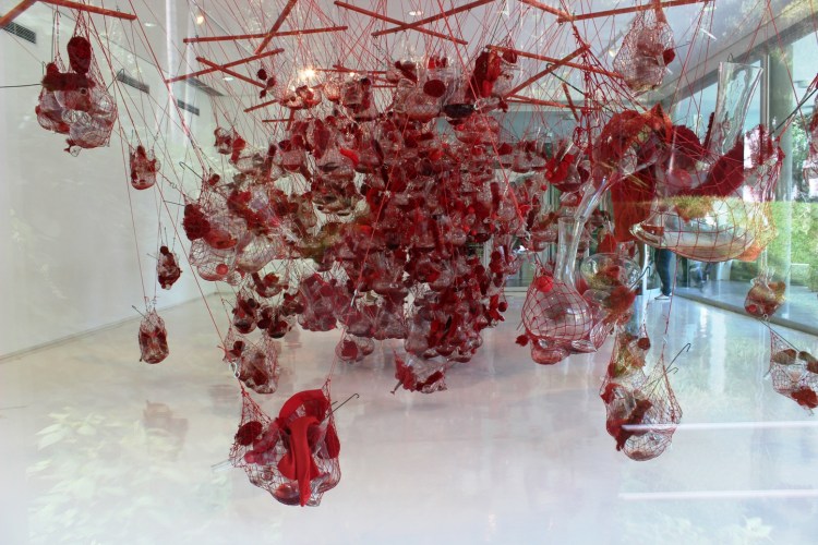 Outra obra de Tunga.