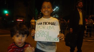 Crianças no protesto de Beagá, ontem. Foto: UOL.