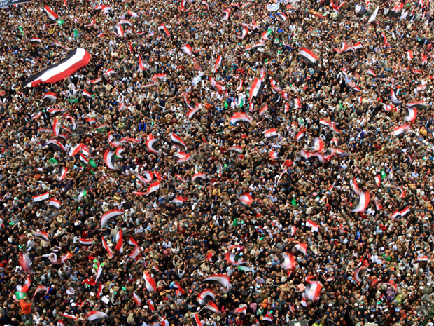 Protestos no Egito, em janeiro de 2011, parte da Primavera Árabe, culminaram na deposição do ditador Hosni Mubarak. Foto: Tahrir Khaled Desouki/AFP/Getty Images