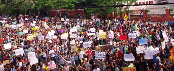 Protesto em 15 de junho de 2013, em Belo Horizonte, reuniu multidão. Foto: CMC / blog da kikacastro