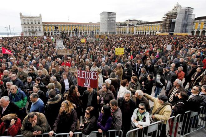 Portugueses já fizeram mais de 200 protestos contra política de austeridade do governo. Foto de 2/3/2013: Efe