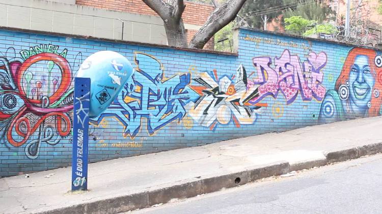 Grafite de Dite e Douglas, na rua San Salvador, no bairro Estrela Dalva. Foto enviada por Beto Trajano. (OBS.: o grafite não está mais lá)