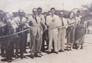 JK em inauguração de obra da Andrade Gutierrez. Fonte: http://goo.gl/cf1Rmx