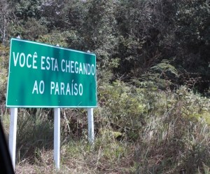 Placas que nos recebem logo que chegamos à estradinha do santuário do Caraça :) Clique na imagem para ver em tamanho real. Todas as fotos: CMC ou Beto Trajano
