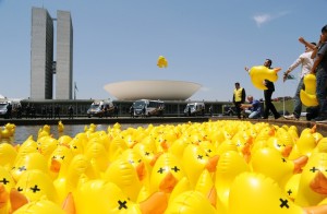 Os brasileiros pagam muuuuitos patos, mas a Fiesp é conivente com todos eles. Foto: Lucio Bernardo Jr./ Câmara dos Deputados