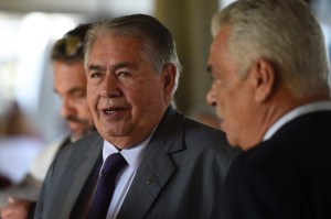 Newton Cardoso no velório de Hélio Garcia, em 6.62016. Foto: Douglas Magno / O Tempo