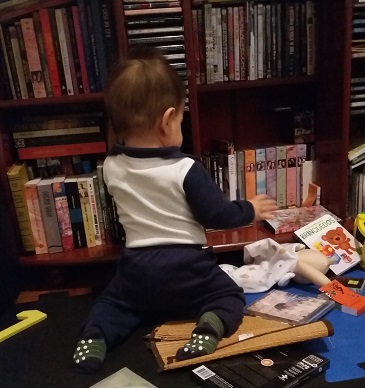 Fazer bagunça pode, Luiz. Ainda mais com esse imenso interesse por livros, CDs e DVDs que você tem :D Foto: CMC