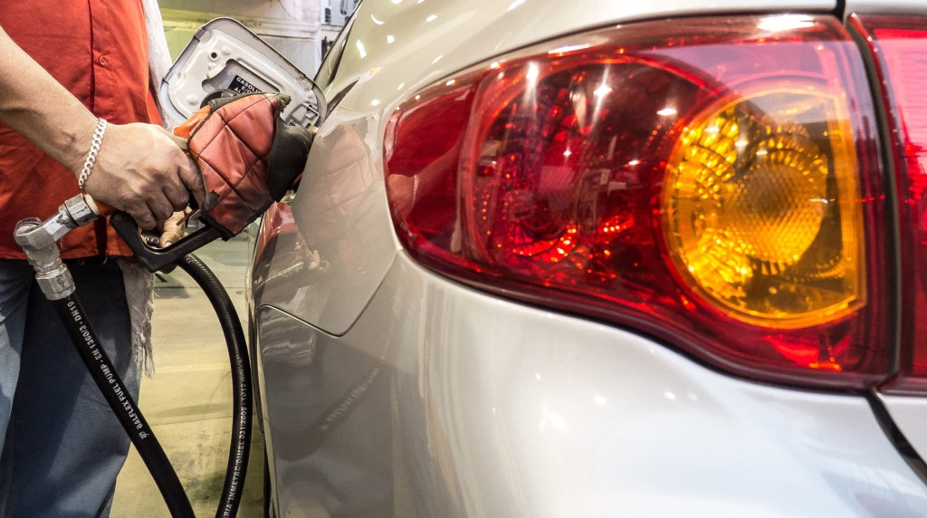 Projeto de lei pode reduzir preço do litro da gasolina para R$&nbsp;5