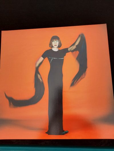 Rita Lee em foto de Bob Wolfenson em exposição em BH.