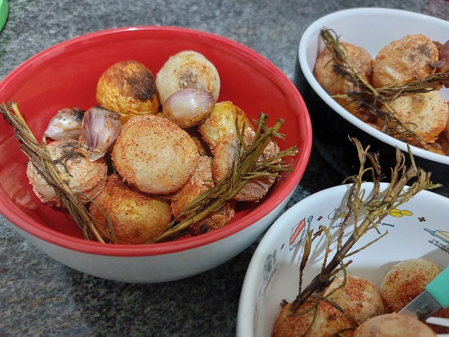 Batata-bolinha assada com alecrim