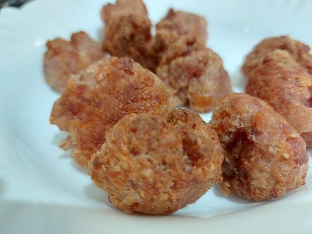 Receitas para fazer com crianças: croquete de calabresa