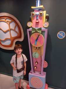 Relógio na exposição do Castelo Rá-tim-bum