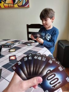 Eu e o Luiz jogando The Mind.