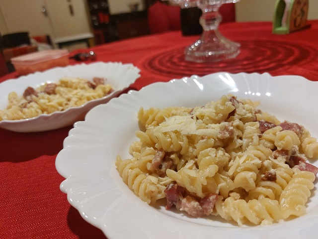 Receitas para fazer com crianças: macarrão à carbonara