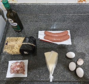 Ingredientes da receita de macarrão à carbonara.