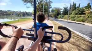 Passeio de triciclo na orla da lagoa da Pampulha é delicioso!