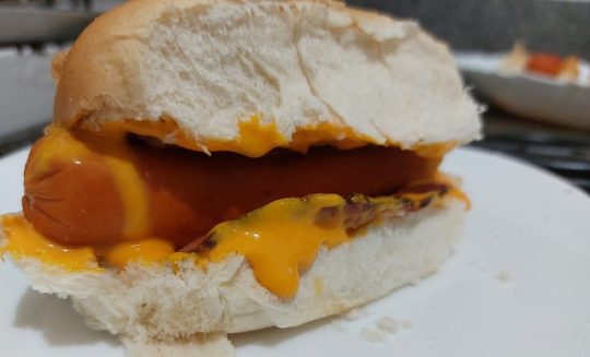 Receitas para fazer com crianças: cachorro-quente com cheddar