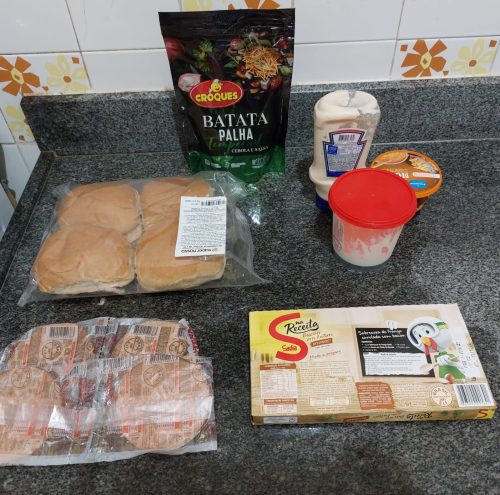 Ingredientes do hambúrguer.
