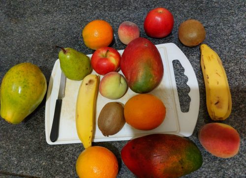 Frutas separadas para fazer salada de frutas!