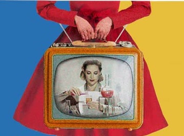 Detalhe da capa do livro Uma Questão de Química mostra mulher fazendo experiências numa TV antiga.