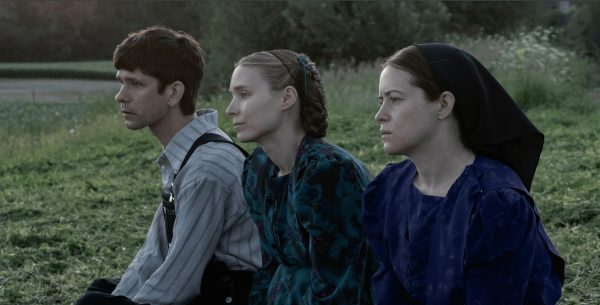Filme 'Entre Mulheres' tem atores excelentes, como Rooney Mara, Ben Whishaw e Claire Foy (os três da foto), além de Jessie Buckley e Frances McDormand, que faz uma pontinha.