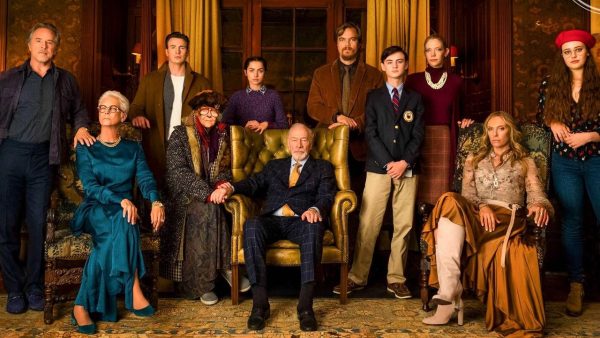 A família do patriarca interpretado por Christopher Plummer é toda suspeita de seu assassinato no filme Entre Facas e Segredos.