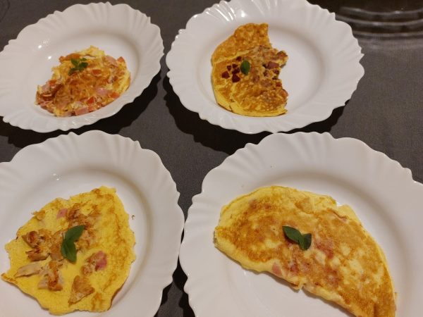Quatro sabores de omeletes recheadas.