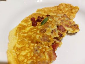 Omelete de bacon.