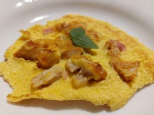 Omelete de frango com requeijão.