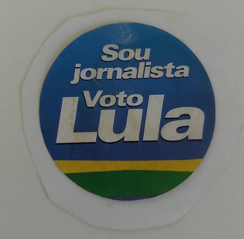Adesivo distribuído pelo sindicato nas eleições de 2002: 'Sou jornalista voto Lula'