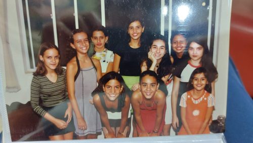 Eu e algumas das minhas melhores amigas entre os 10 e os 13 anos.