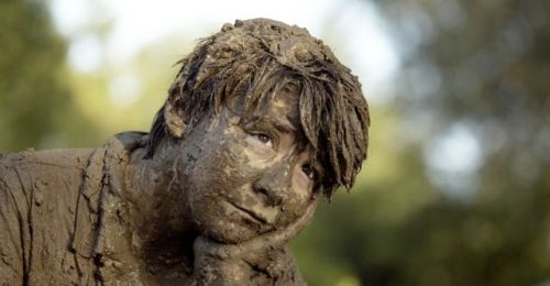 Cena da série As Aventuras de Gortimer Gibbon na Rua Normal