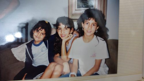Eu e minhas irmãs quando eu tinha uns 5 anos.
