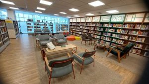 Vista geral do primeiro espaço da biblioteca, em Belo Horizonte. Foto: blog da kikacastro