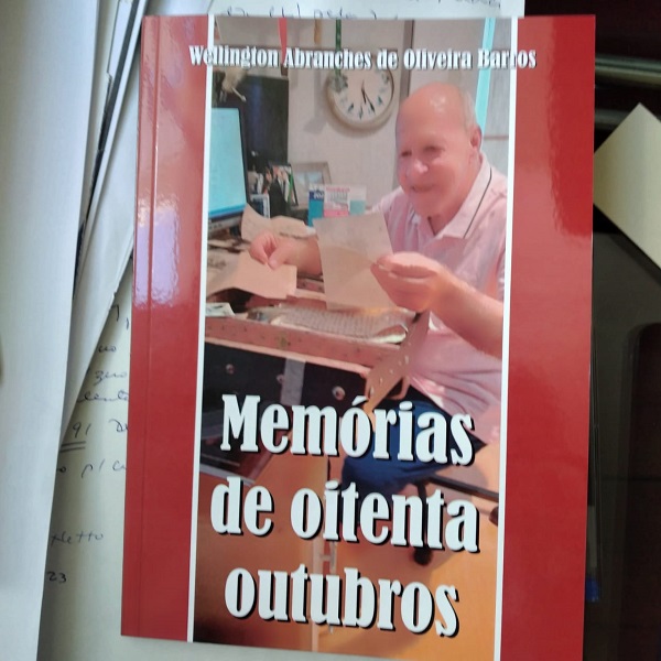 Capa do livro "Memórias de oitenta outubros", o 24º do escritor mineiro Wellington Abranches de Oliveira Barros. Foto: José de Souza Castro