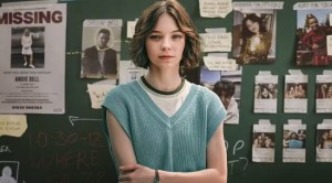 Emma Myers é a Pip, adolescente que dá uma de detetive na série "Manual de Assassinato para Boas Garotas"