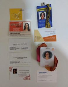 Crachás e cartões de visitas de algumas empresas por onde passei. Foto: arquivo pessoal