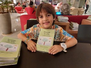 Luiz no lançamento de seu segundo livro: Aventura no Sítio e Outras Histórias. Foto: blog da kikacastro