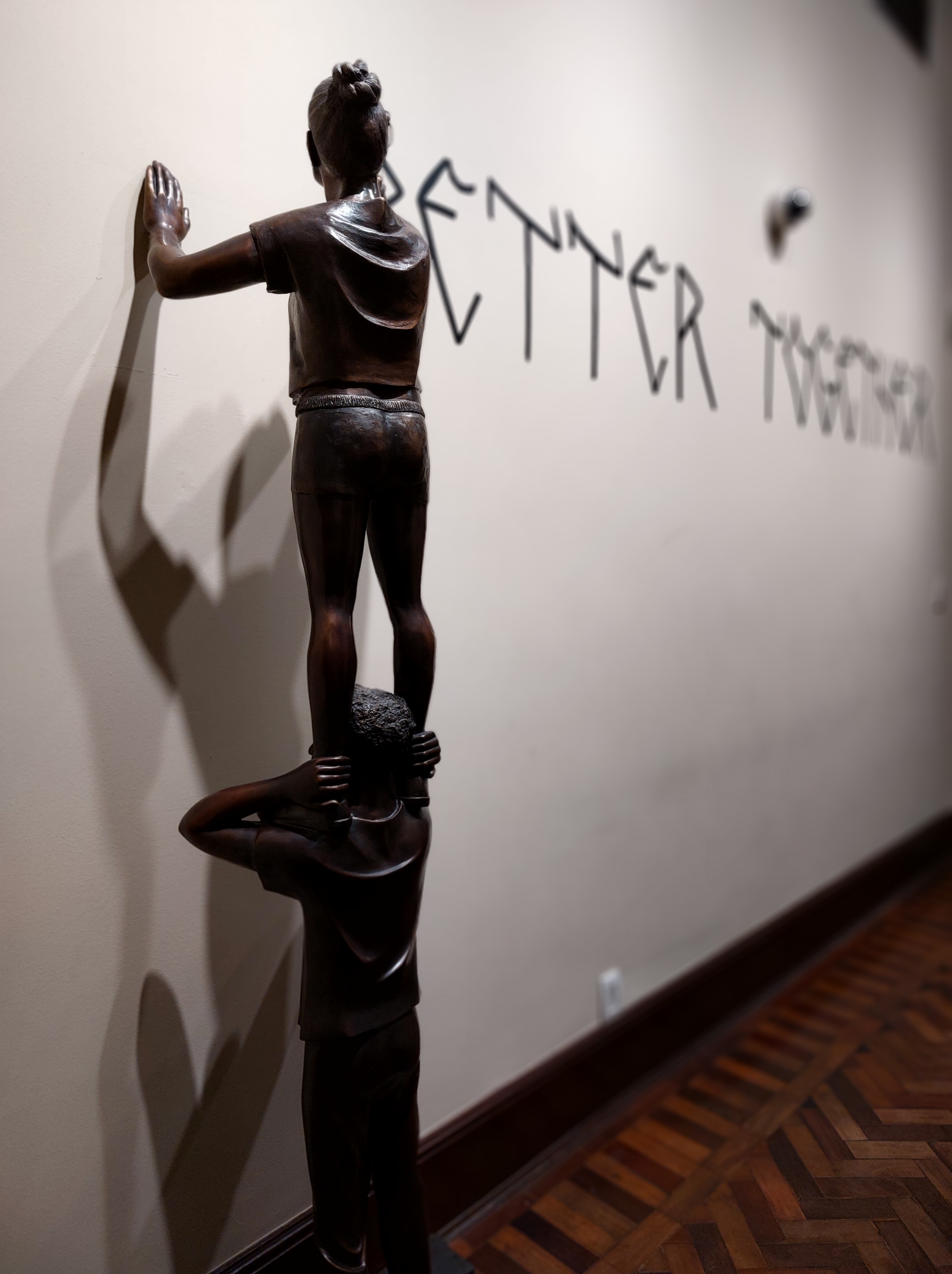 Escultura de Flávio Cerqueira, em exposição no Centro Cultural Banco do Brasil de Belo Horizonte (CCBB-BH). Foto: CMC / blog da kikacastro - abril de 2025