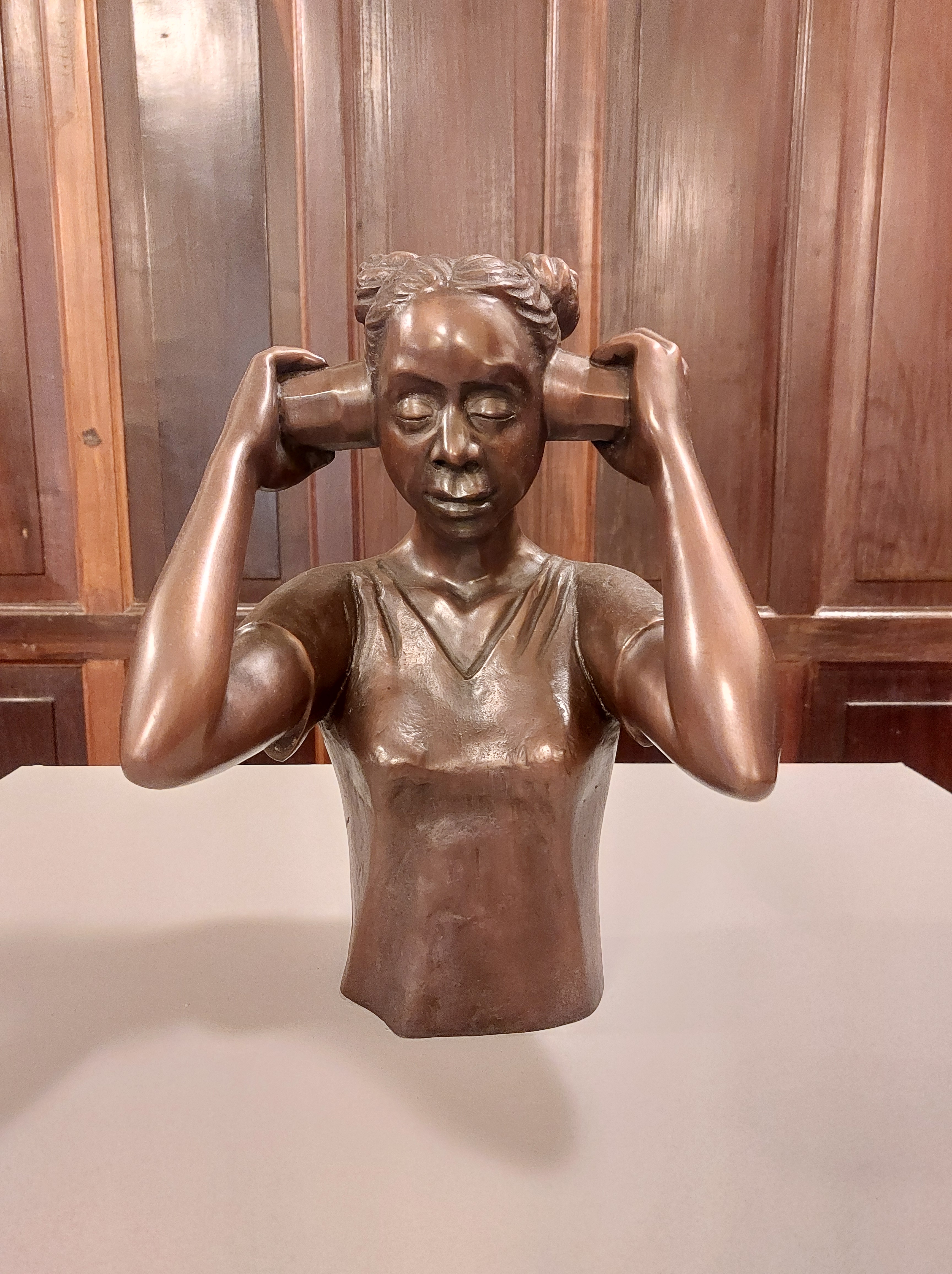 Escultura de Flávio Cerqueira, em exposição no Centro Cultural Banco do Brasil de Belo Horizonte (CCBB-BH). Foto: CMC / blog da kikacastro - abril de 2025