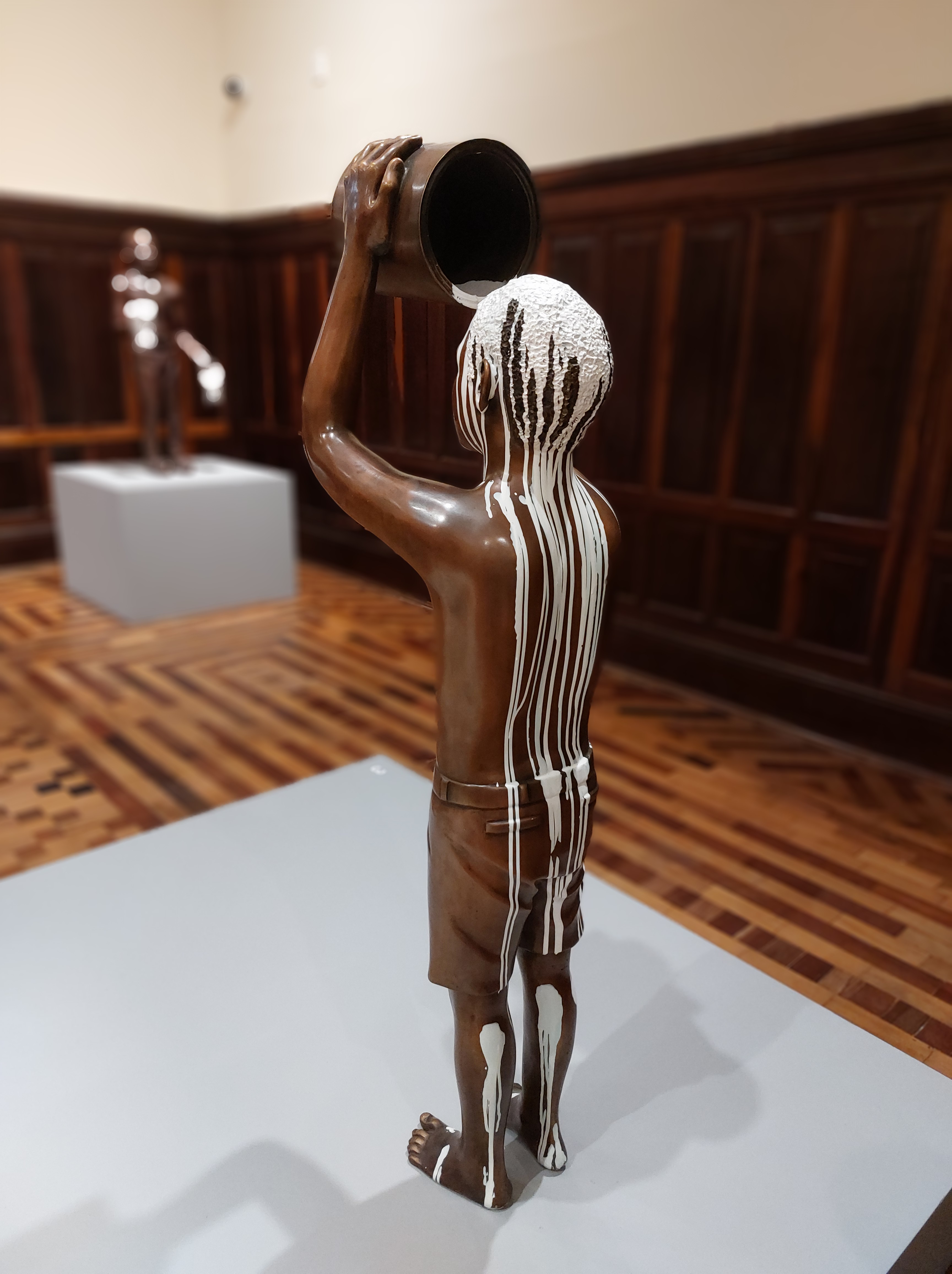 Escultura de Flávio Cerqueira, em exposição no Centro Cultural Banco do Brasil de Belo Horizonte (CCBB-BH). Foto: CMC / blog da kikacastro - abril de 2025