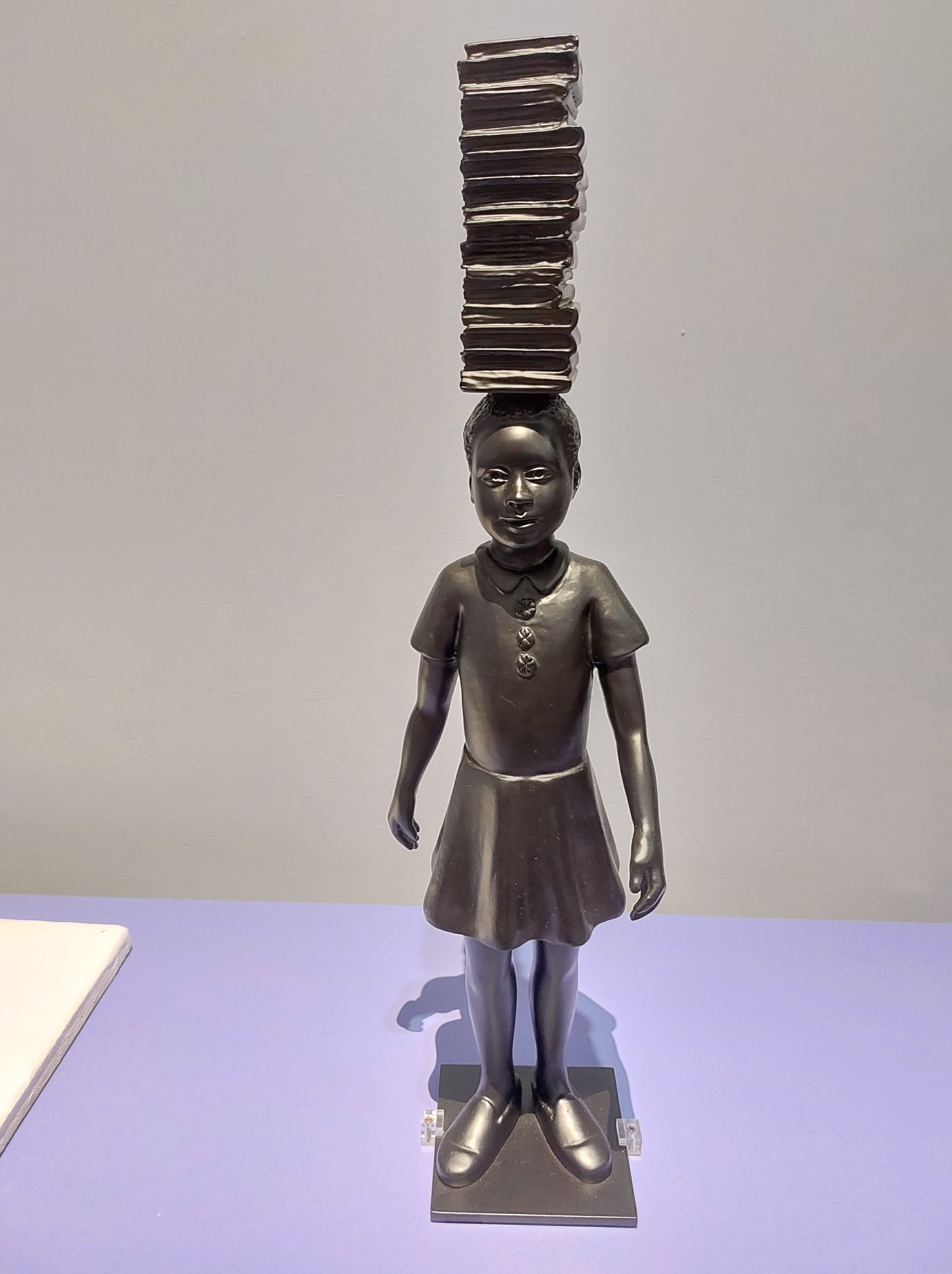 Escultura de Flávio Cerqueira, em exposição no Centro Cultural Banco do Brasil de Belo Horizonte (CCBB-BH). Foto: CMC / blog da kikacastro - abril de 2025