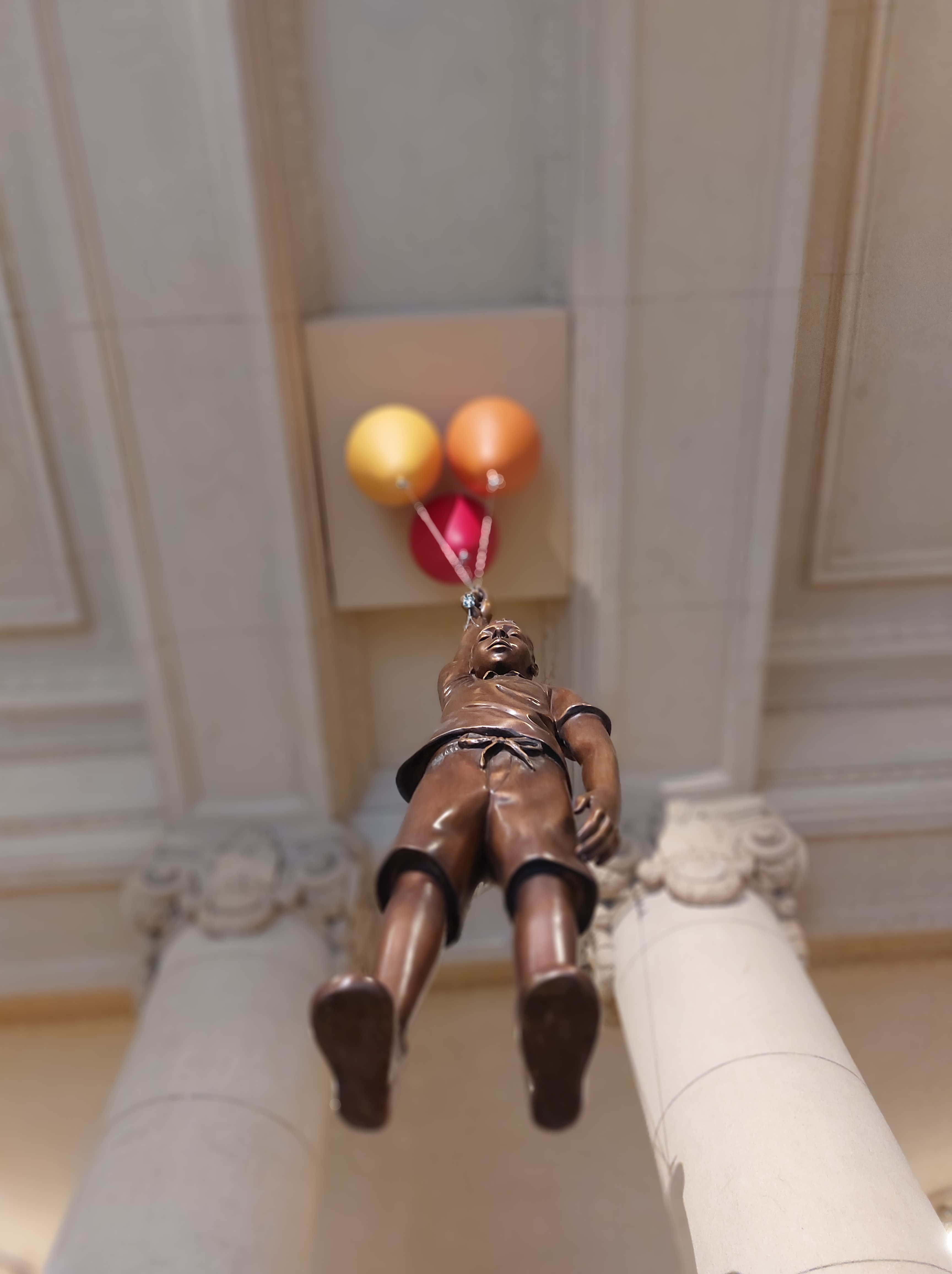 Escultura de Flávio Cerqueira, em exposição no Centro Cultural Banco do Brasil de Belo Horizonte (CCBB-BH). Foto: CMC / blog da kikacastro - abril de 2025