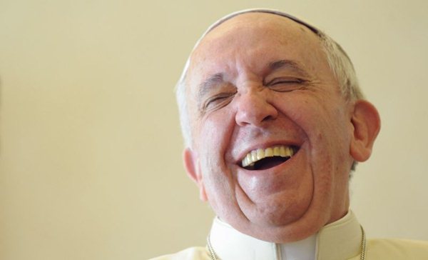 A oração de Papa Francisco para ter senso de humor