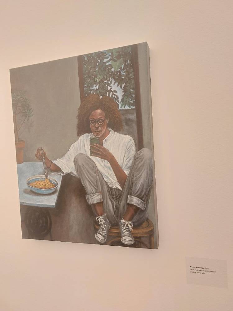 Obra "A hora do almoço", de 2025, presente na exposição Contrapontos e Contratempos, de Marco Paulo Rolla. Foto: CMC / blog da kikacastro