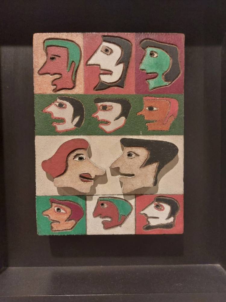 Obra Cinema, de Ivan Serpa (artista que nasceu e morreu no Rio de Janeiro, de 1923 a 1973). Óleo e relevo sobre madeira, feito em 1966.