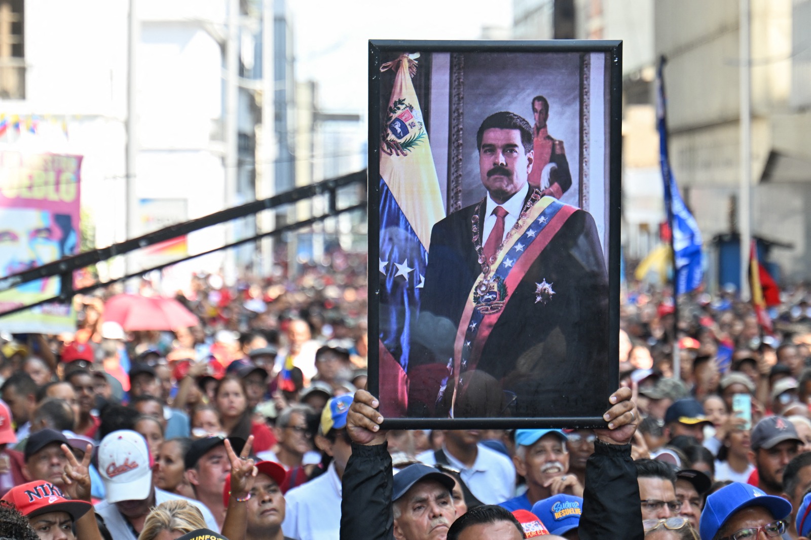 Manifestantes pró-Maduro vão às ruas de Caracas exigindo a soltura e comemorando a posse da Presidente Delcy Rodrigues. Foto: RS/Fotos Públicas - 5.1.2026