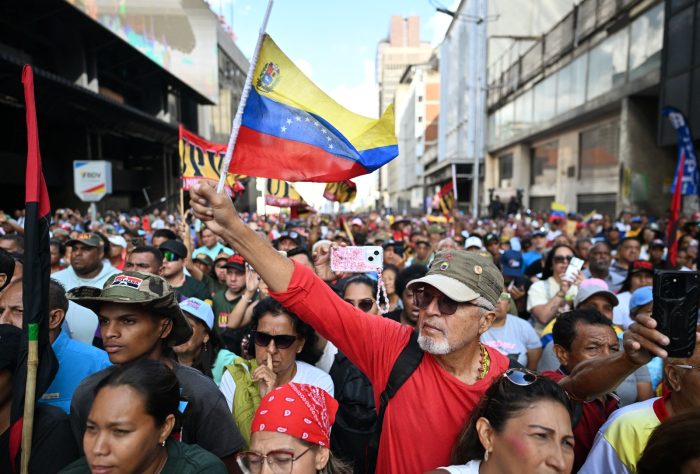 Manifestantes pró-Maduro vão às ruas de Caracas exigindo a soltura e comemorando a posse da Presidente Delcy Rodrigues. Foto: RS/Fotos Públicas - 5.1.2026