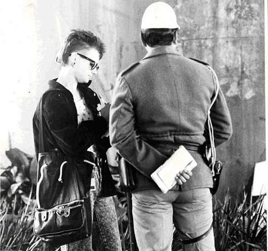 Eliane Brum em seu primeiro plantão de polícia, em 1988, quando estagiava no "Zero Hora". Foto: arquivo pessoal